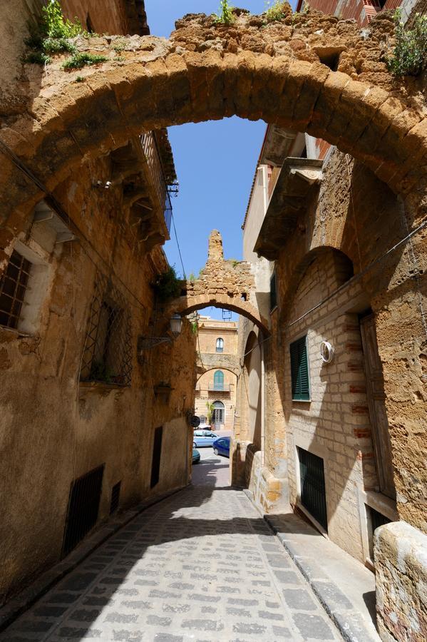 Il Cortile Del Marchese Beccadelli Bed & Breakfast Sambuca di Sicilia Exterior photo